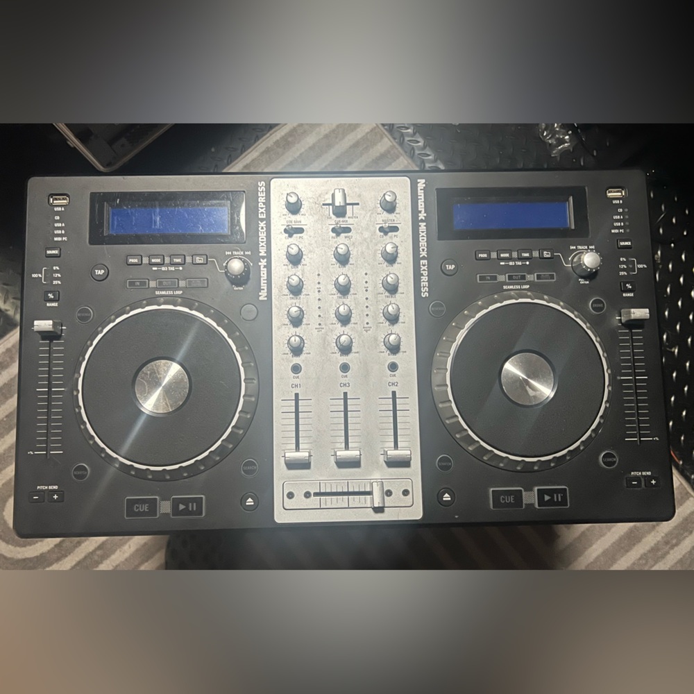Numark Mixdeck Express DJ Controller